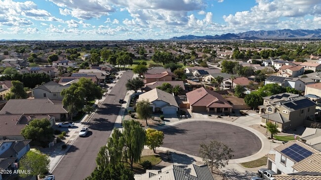 Building Photo - 4 N 163rd Ln