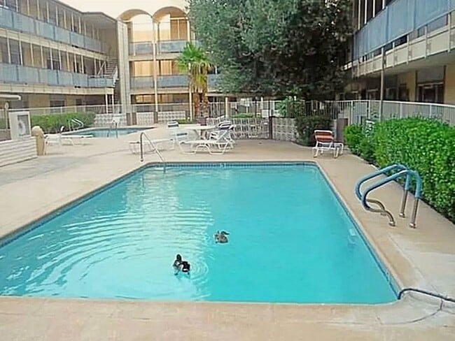 Building Photo - 2 Bedroom Townhome in Las Vegas