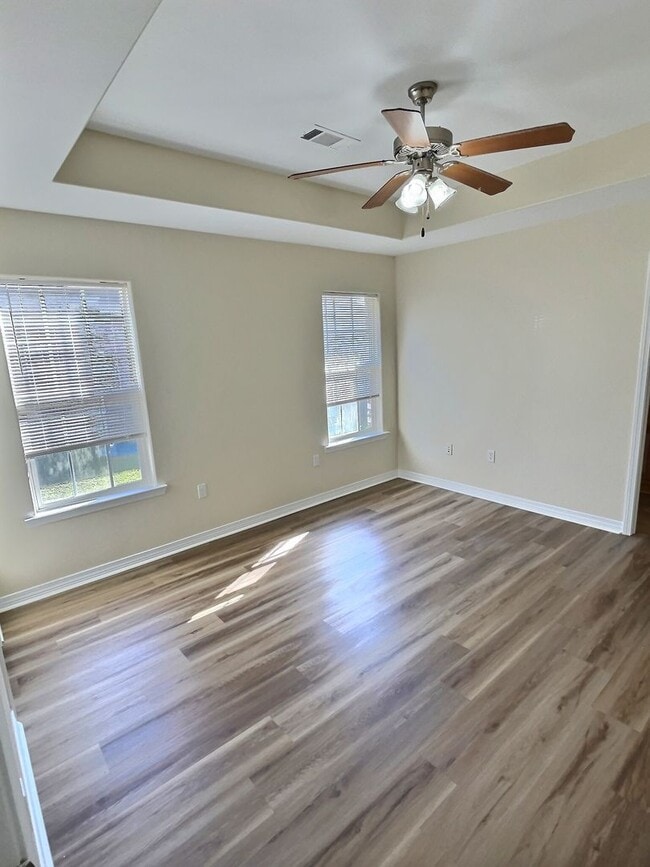 Building Photo - 3/2 Fireplace, 2 Car Garage St. Martin Schools