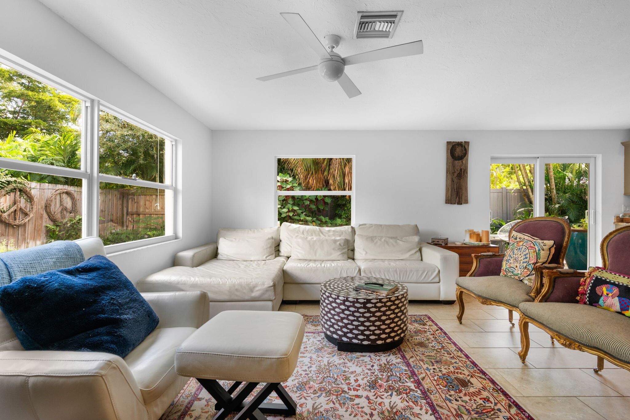 Living - 1750 Alta Vista St