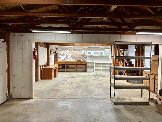 Building Photo - charming 3-bedroom, 2-bathroom