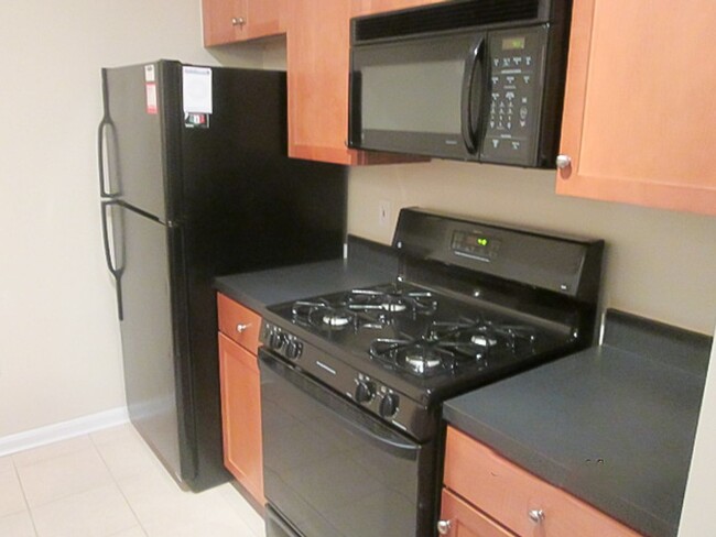 Building Photo - Beautiful 2 Bedroom 2 Bathroom Condo In Mu...