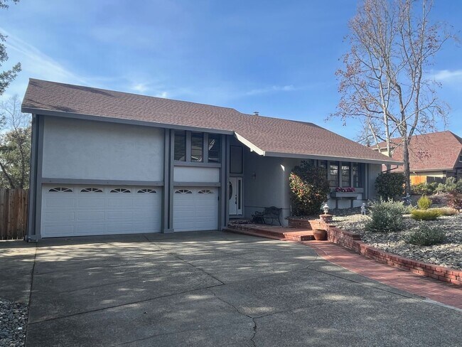 Building Photo - Tri-level 4 bedroom 3 bathroom Rincon Vall...