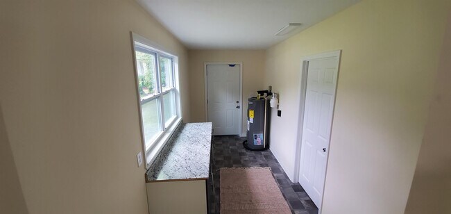 Building Photo - 854 Allison St