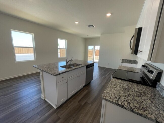 Building Photo - Super Nice One Story Home Near 1604 & Culebra....Move in as early as August 7, 2025