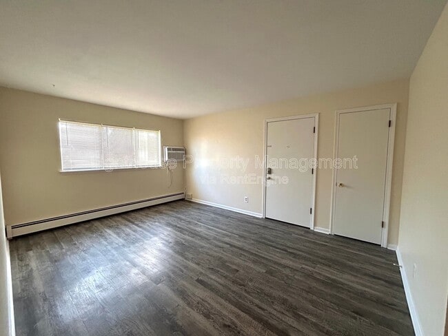 Building Photo - 143 Exchange St SE