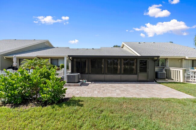 Building Photo - 1431 SE Berwick Ct