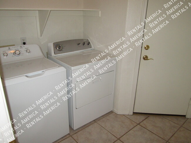 Building Photo - 1332 W Kesler Ln