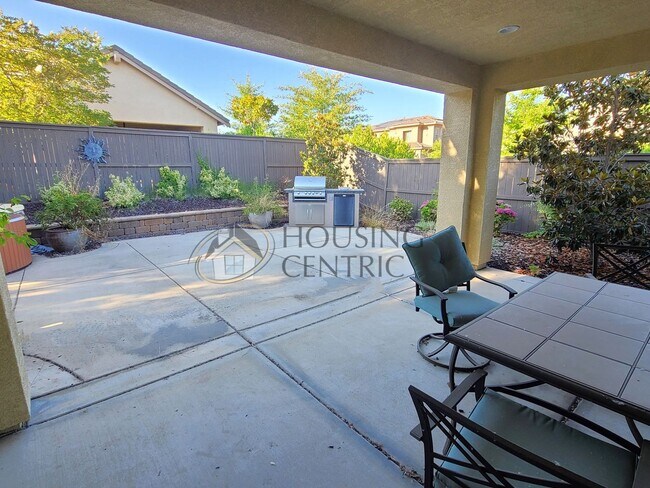 Building Photo - Stunning Single Story Rental in Guard Gate...