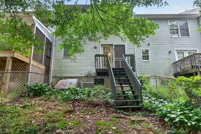 Building Photo - 8 Cypress Dr