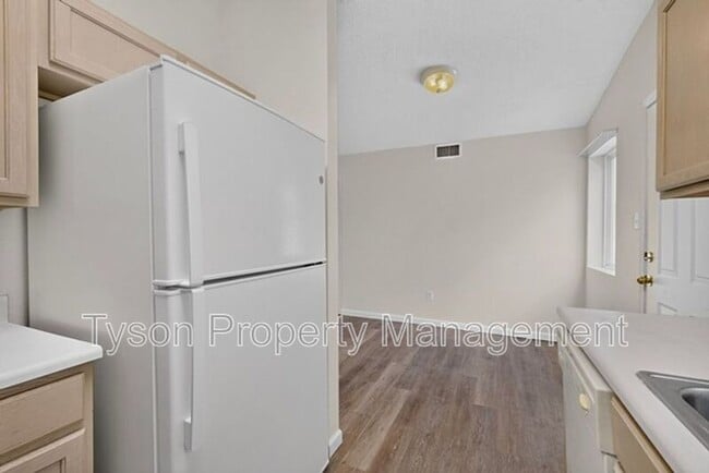 Building Photo - 328 Escena Pl SE