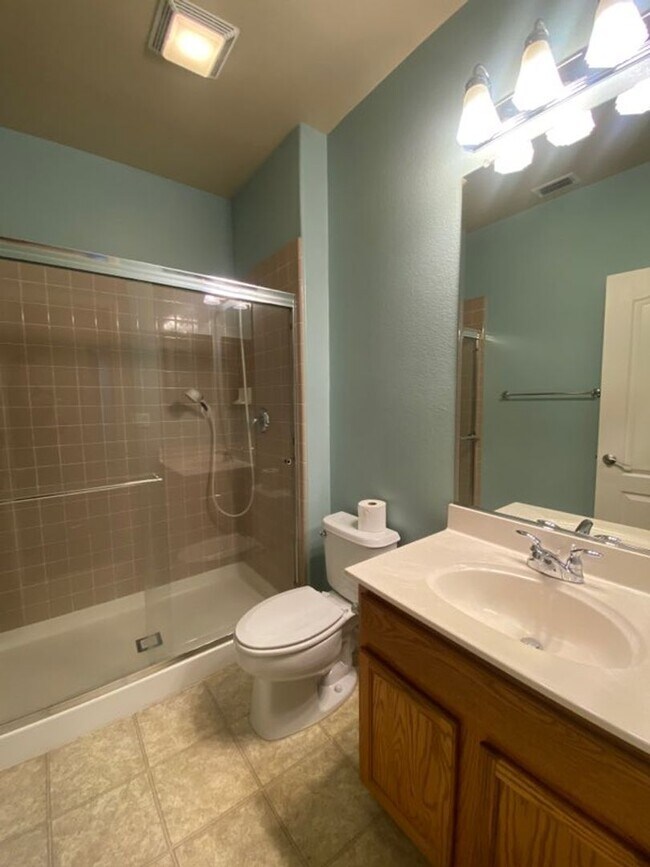 Building Photo - EXCEPTIONAL 4 BEDROOMS, 3 BATH, 3 CAR GARA...