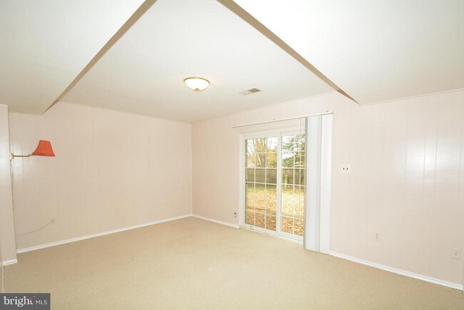 Building Photo - 5111 Gainsborough Dr