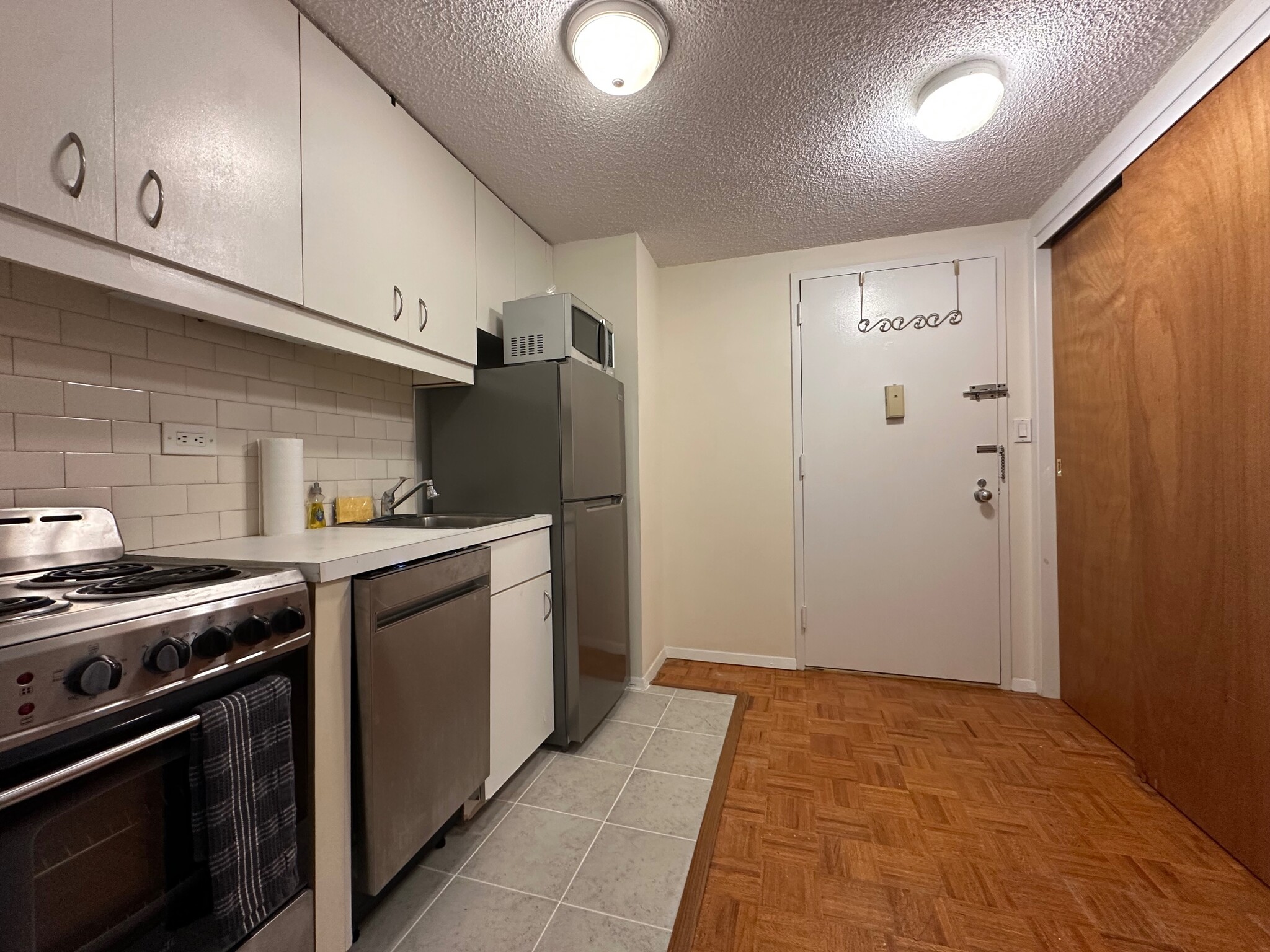 Building Photo - 150 W 51st St