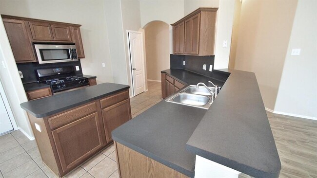 Building Photo - 1319 Colonial Manor Dr