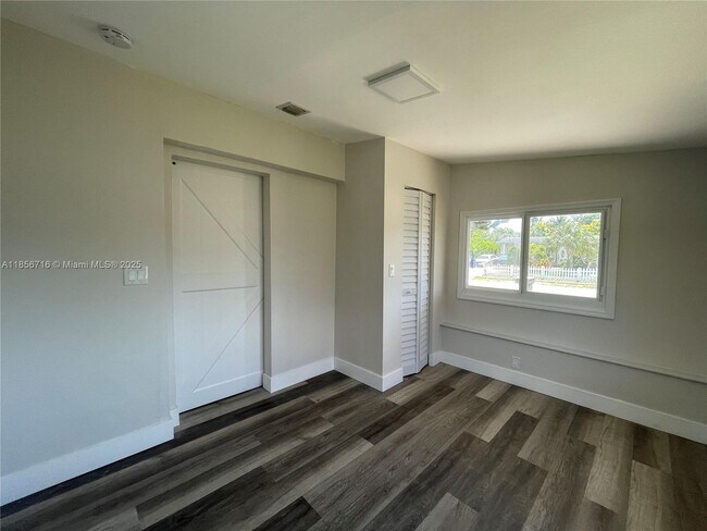 Building Photo - 631 SW 28th Terrace