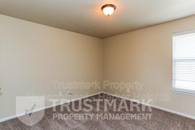 Building Photo - 401 W Libra Dr