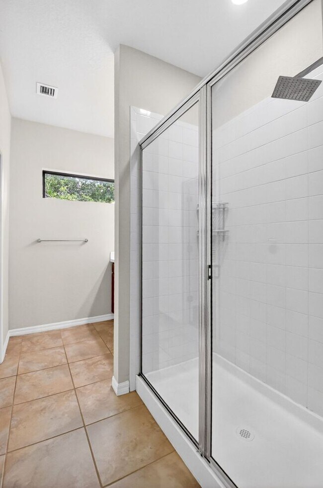Building Photo - 2833 Troubadour St