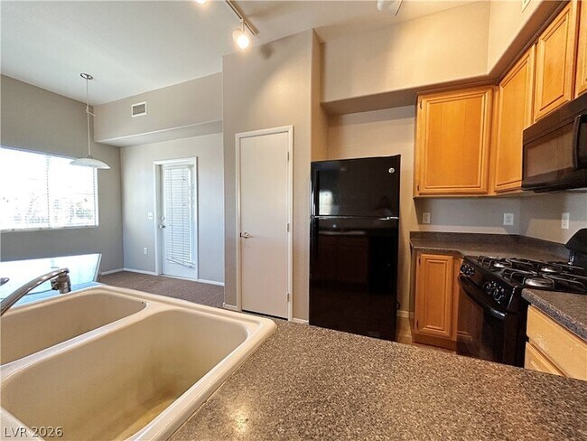 Building Photo - 10245 S Maryland Pkwy