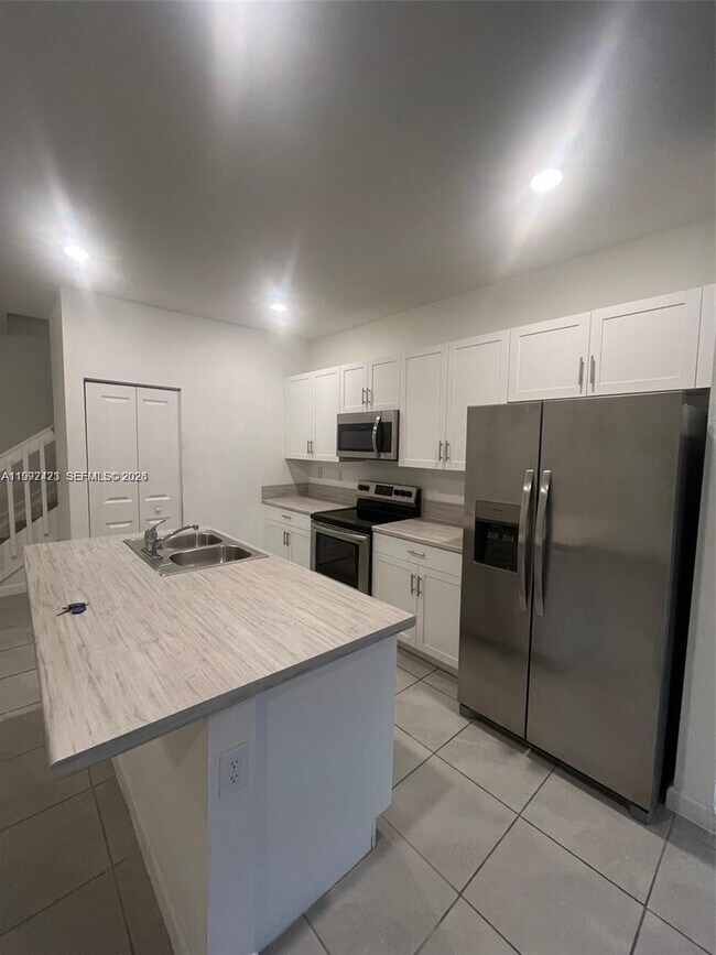 Building Photo - 25282 SW 107th Ct