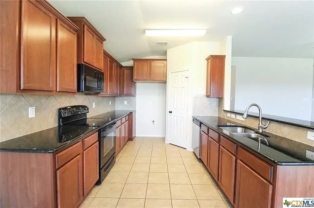 Building Photo - 1023 Sugar Brook Dr