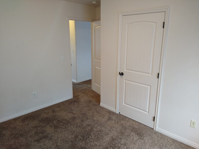 Building Photo - 77 N 4250 W