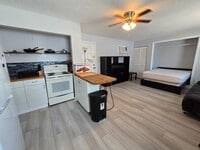 Building Photo - 1014 Mecca Dr