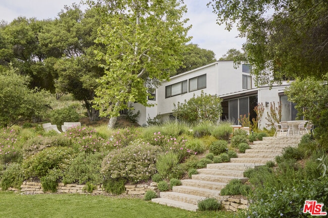 Building Photo - 901 Crater Camp Dr