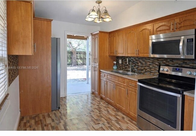 Building Photo - 1831 Rutland St