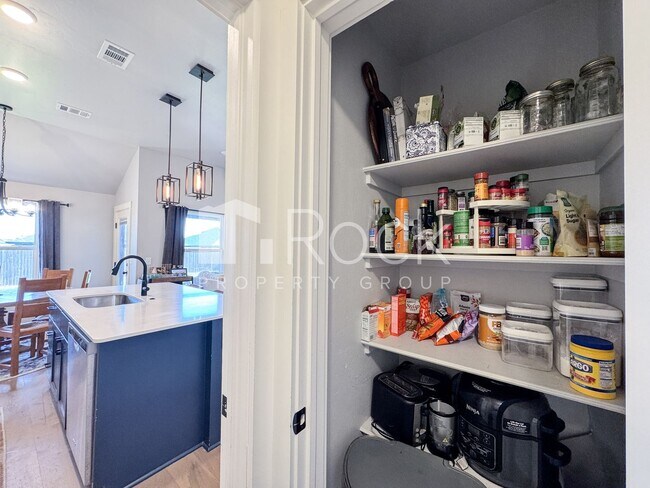 Building Photo - 3-bedroom home with Storm Shelter in Westmoore area