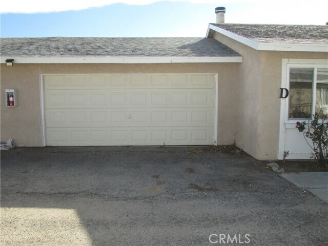 Building Photo - 10674 Kiowa Rd