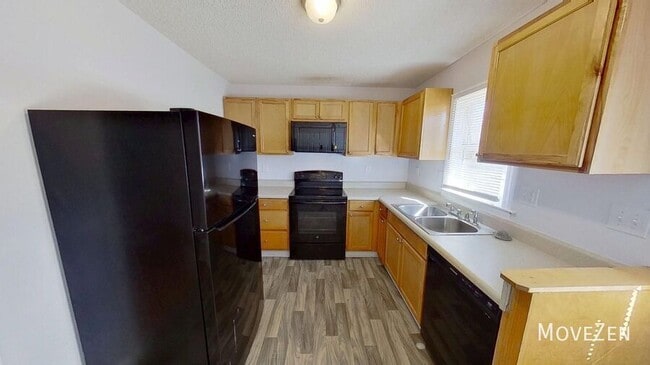 Building Photo - 333 Friendship Dr