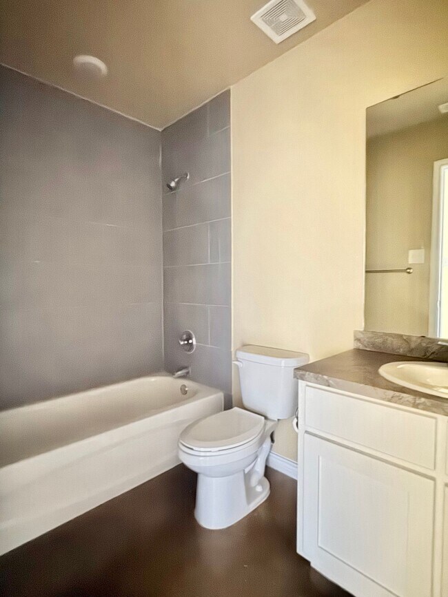 Building Photo - Adorable 3 Bedroom, 2 Bathroom, 1 Car Garage Duplex in Harker Heights TX