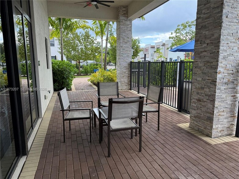 Building Photo - 607 NE 208th Terrace