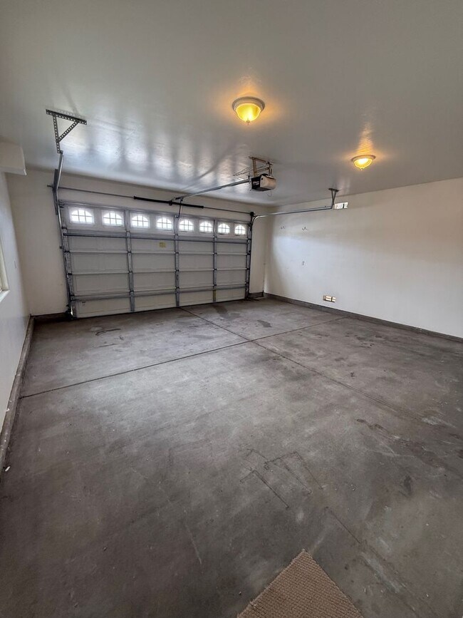 Building Photo - 3BR / 2.5BATH Imperial Beach Home | Private Yard & Attached 2-Car Garage