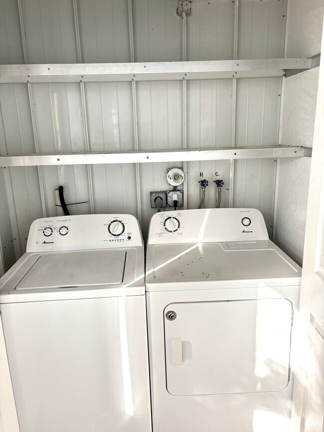 Building Photo - 185 Valencia H