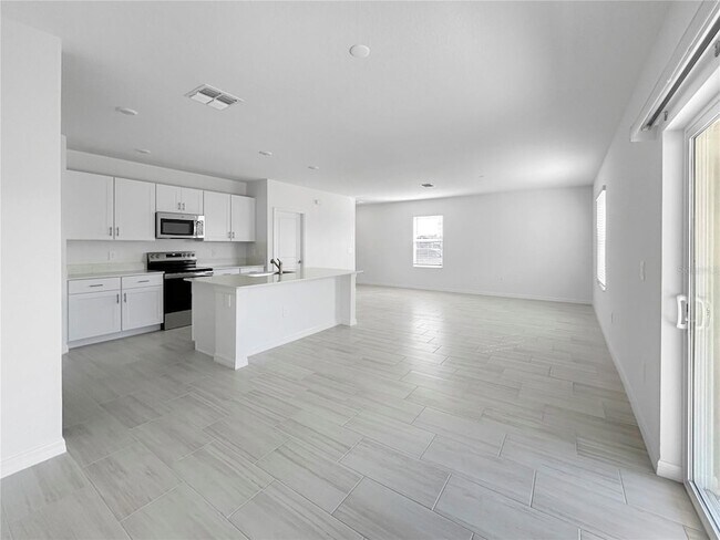 Building Photo - 17600 Shirewood Wy