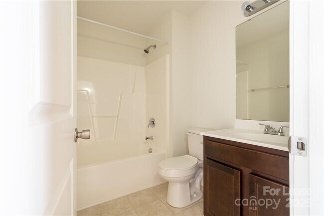 Building Photo - 108 Lookout Point Pl