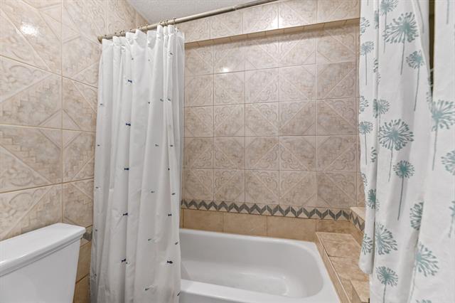 Building Photo - 801 Meadowlark Dr