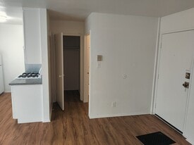Building Photo - 625 Magnolia Ave