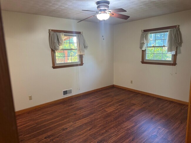 Building Photo - 9625 KY-185