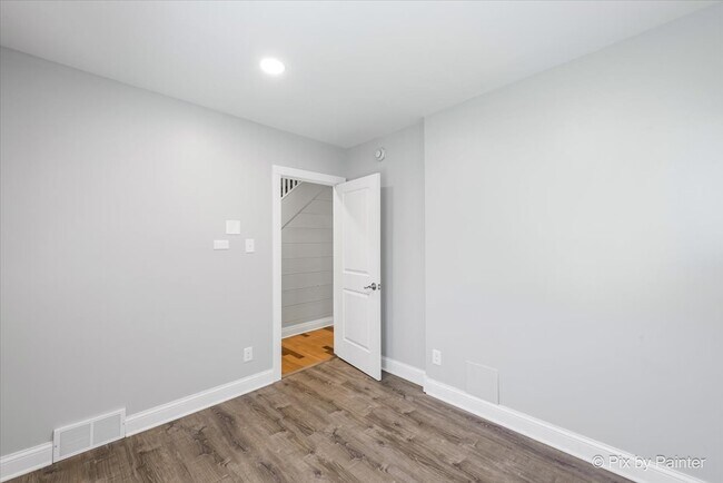 Building Photo - 24060 N Lakeside Dr
