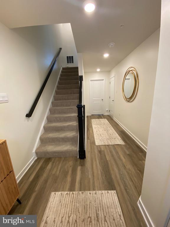 Building Photo - 7530 Daybreak Dr