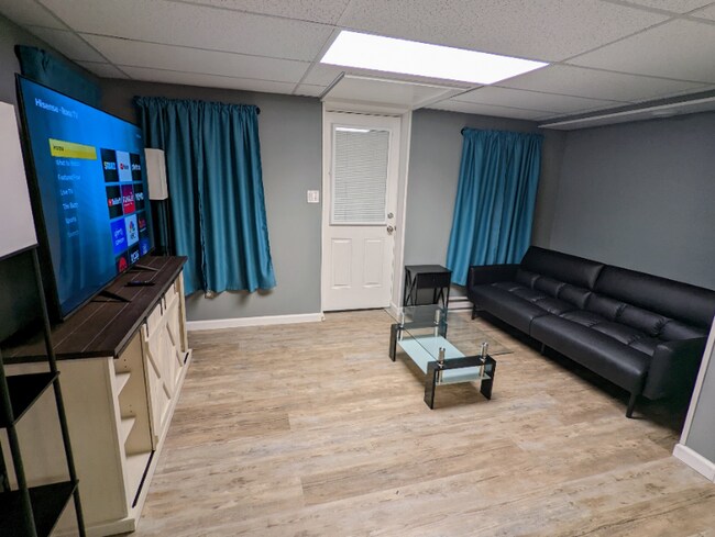 Building Photo - 39 Queen St