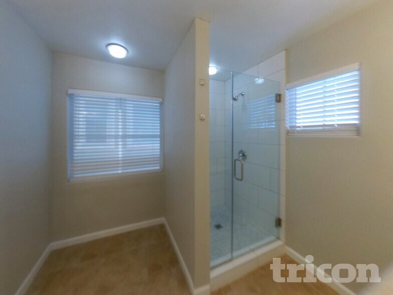 Building Photo - 4598 Hearts Desire Ave