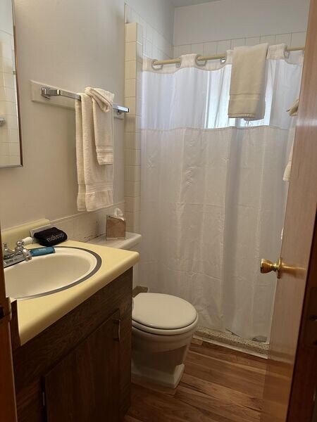 Building Photo - 237 E White Mountain Blvd