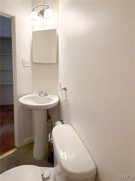 Building Photo - 507 Henry St