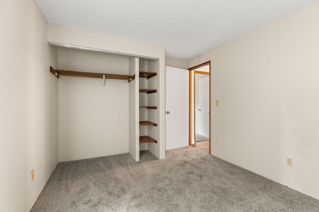 Building Photo - Must See! 3 bed/2 bath home with amazing private backyard - Double Garage/Community Pool