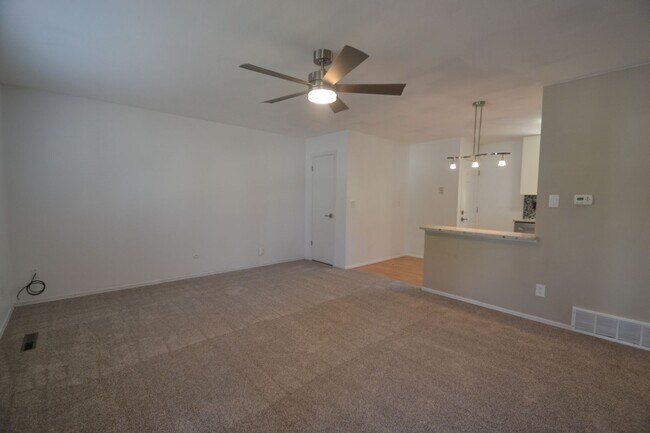 Building Photo - 1002 N Walnut St