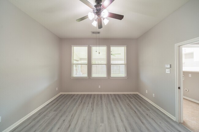 Building Photo - 13303 Davenport Hills Ln